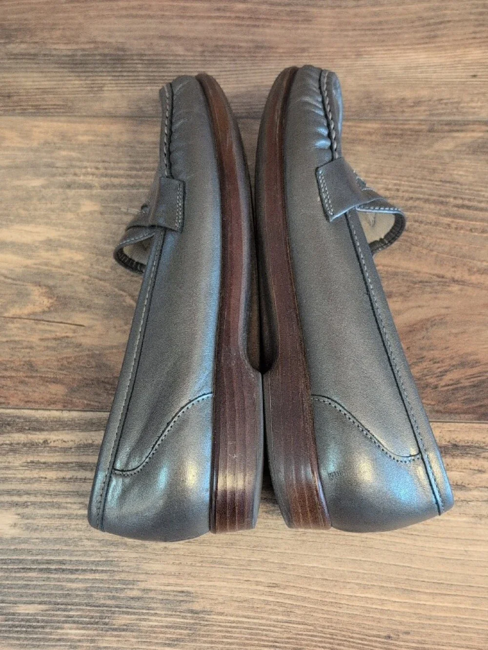 SAS San Antonio Shoes Metallic Gray Leather Penny Loafers 6.5     562A